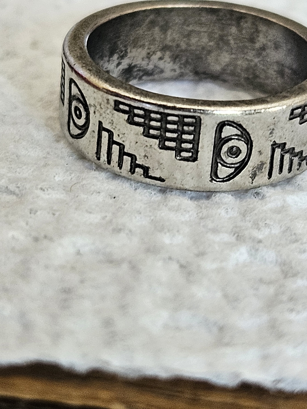 Sterling Silver Tribal Eye Band Ring - Silver